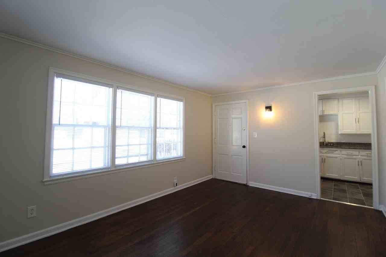 4401 S Parkway Dr - Photo 2 of 8