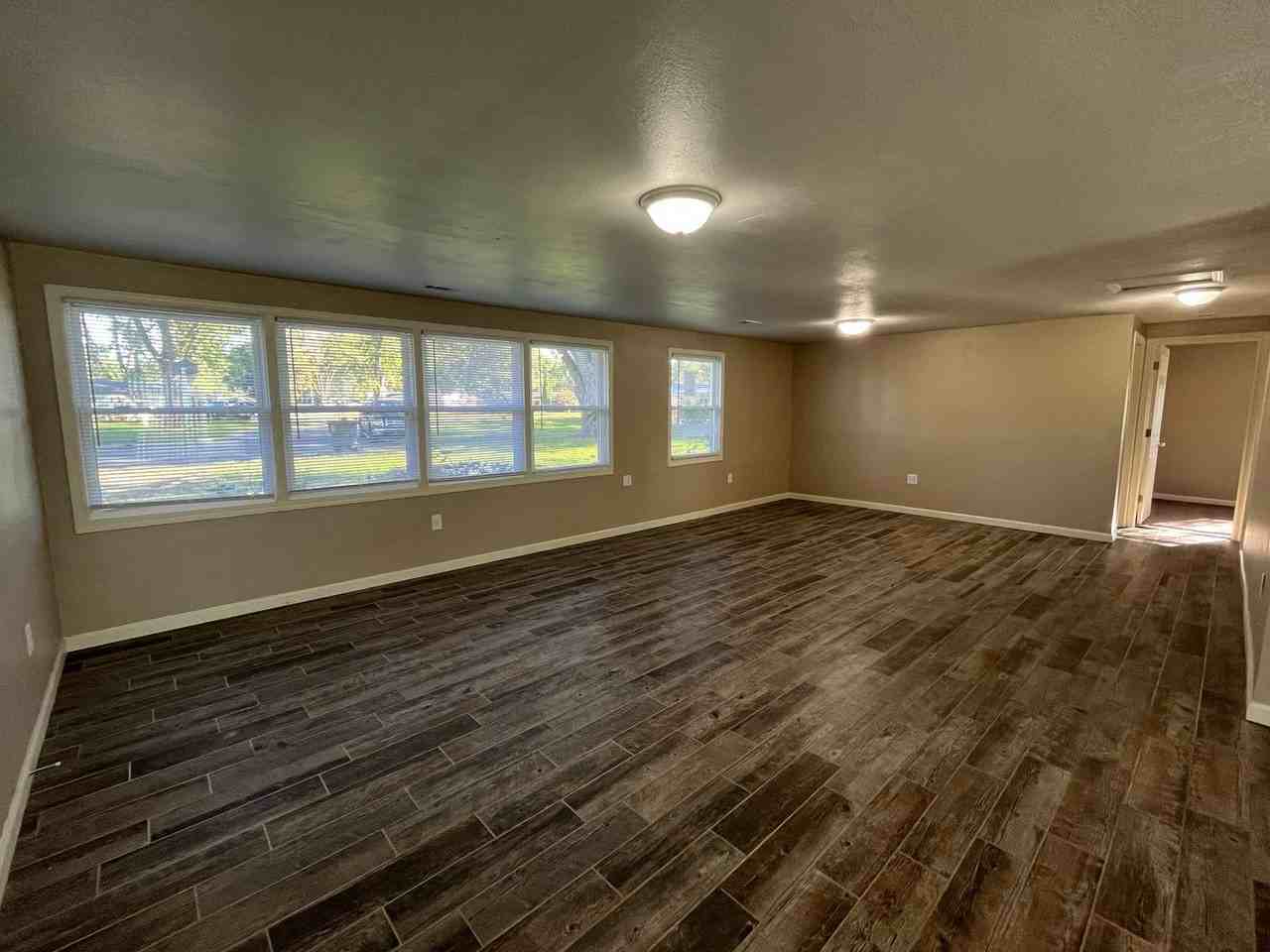 6021 Gates Ct - Photo 2 of 13