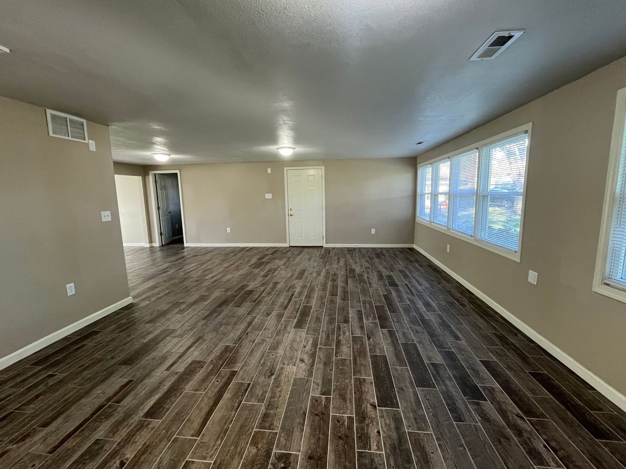 6021 Gates Ct - Photo 3 of 13