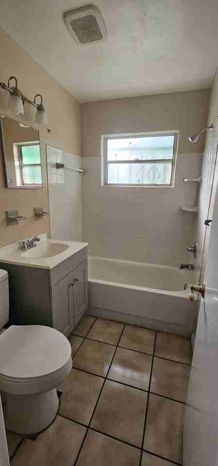 129 Pear St - Photo 2 of 7
