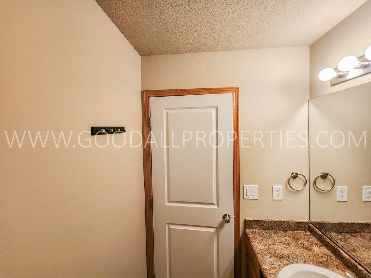 1116 Redstone Ln - Photo 7 of 11