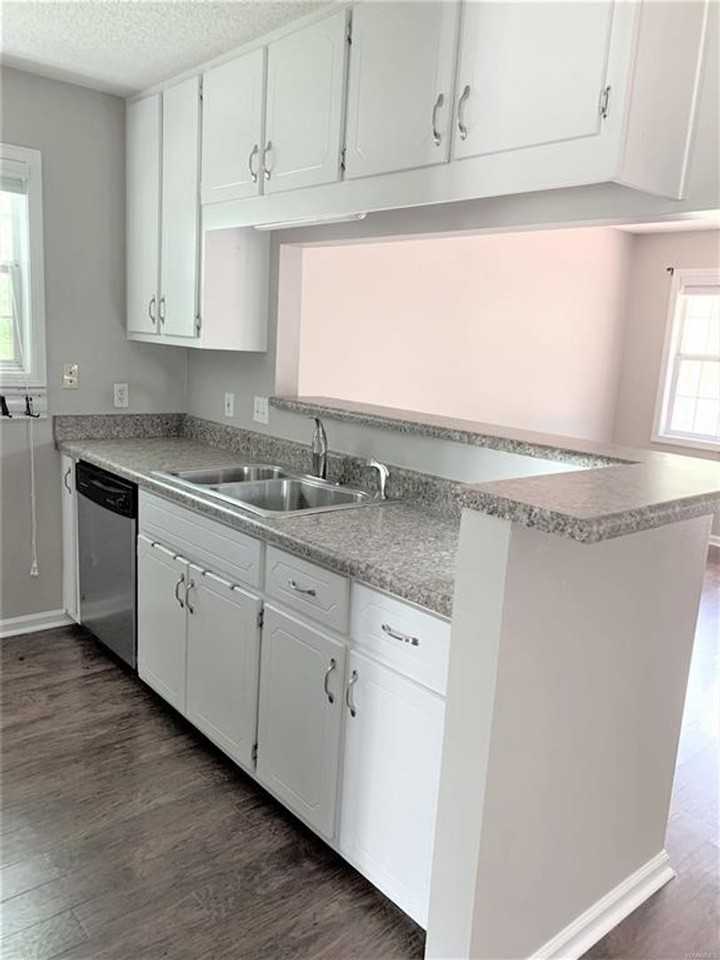 96 Woodfield Pl - Photo 3 of 14