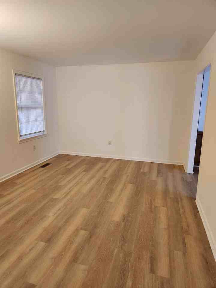 107 Hillcrest Ln - Photo 2 of 14