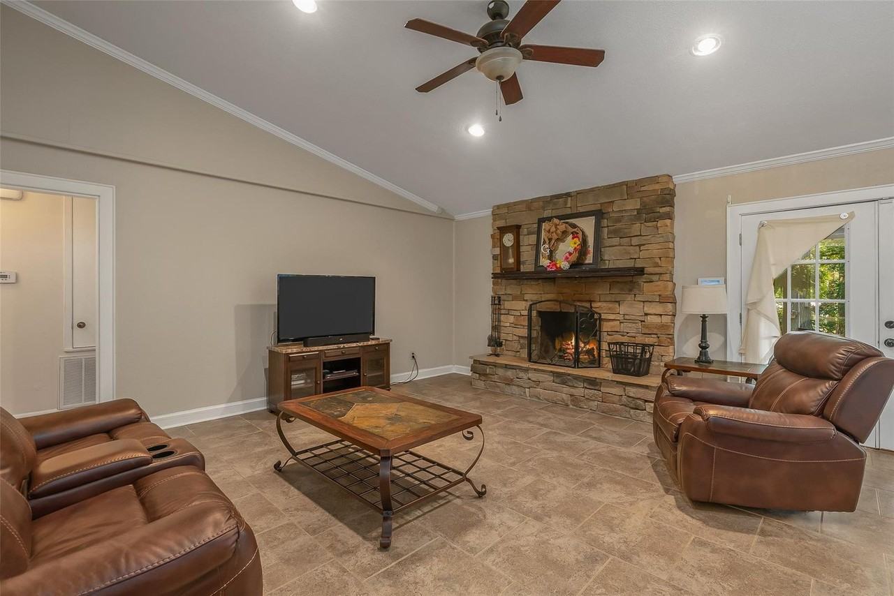9440 Evergreen Dr - Photo 5 of 25