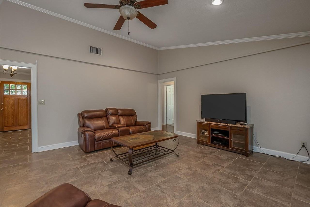 9440 Evergreen Dr - Photo 6 of 25