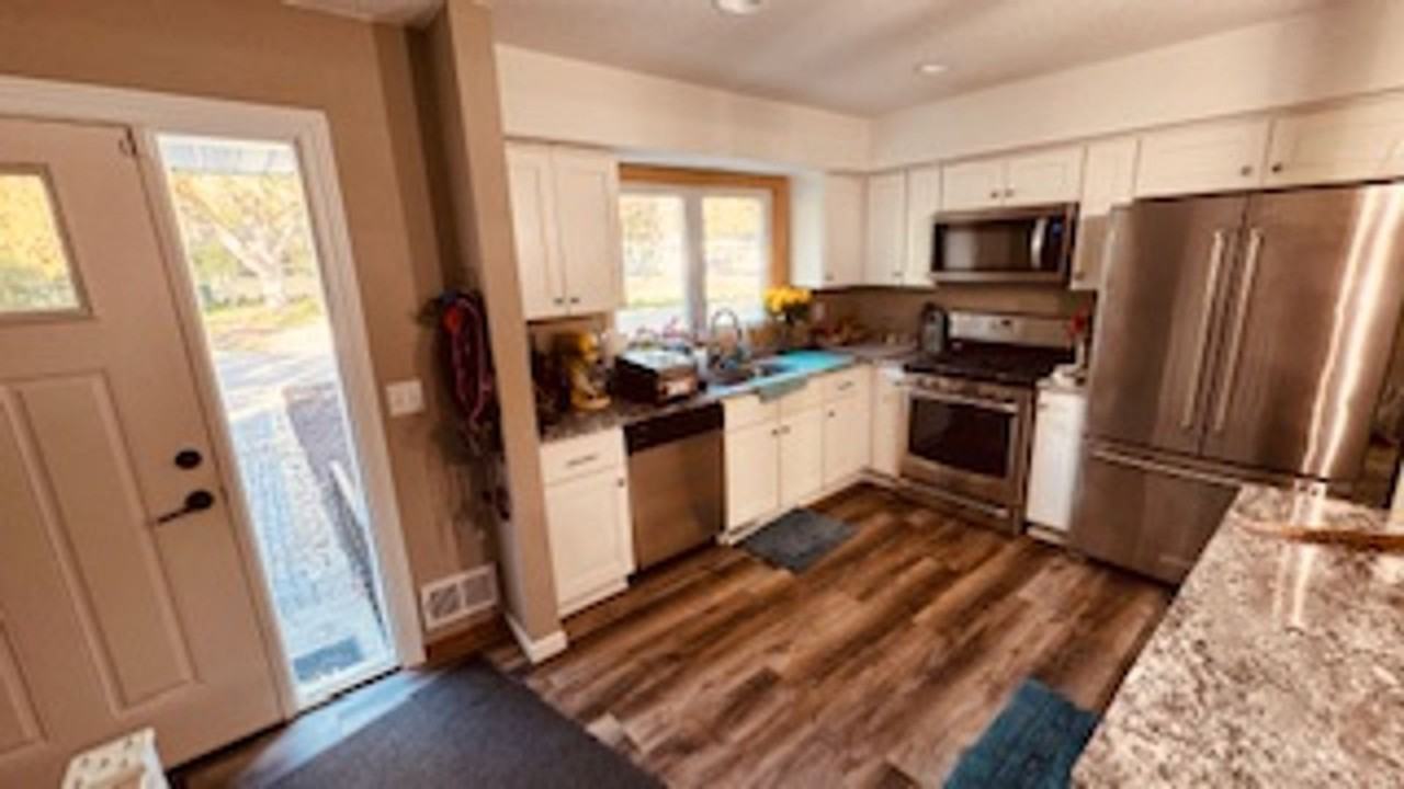 3026 Jersey Ave N - Photo 2 of 27