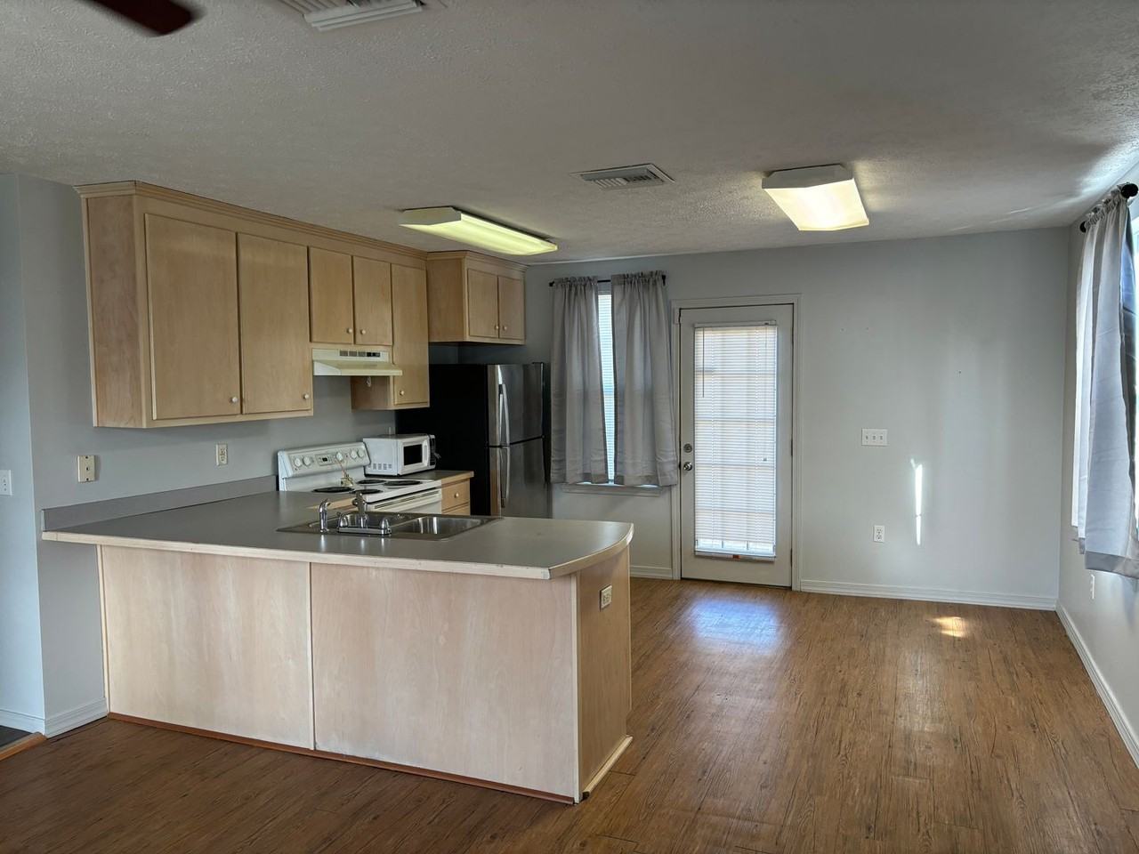 3912 W 25th St - Photo 3 of 11