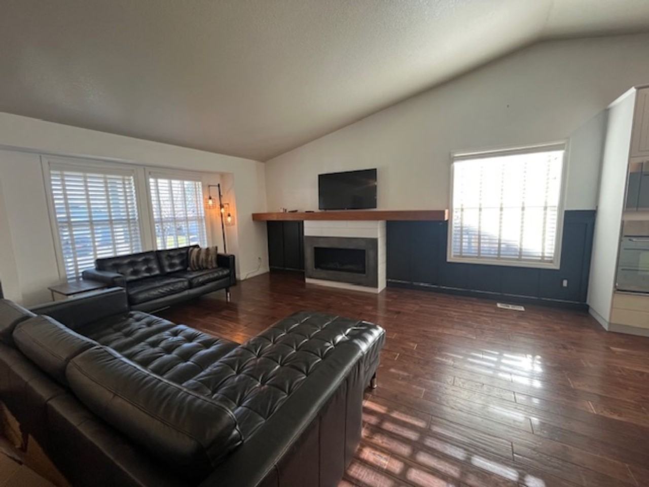 1060 Sw View Crest Dr - Photo 3 of 19