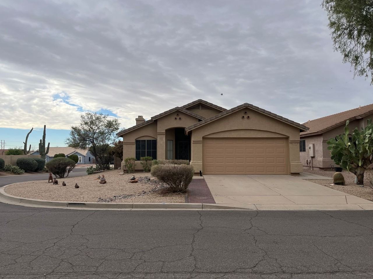 6442 S Foothills Dr - Photo 2 of 23