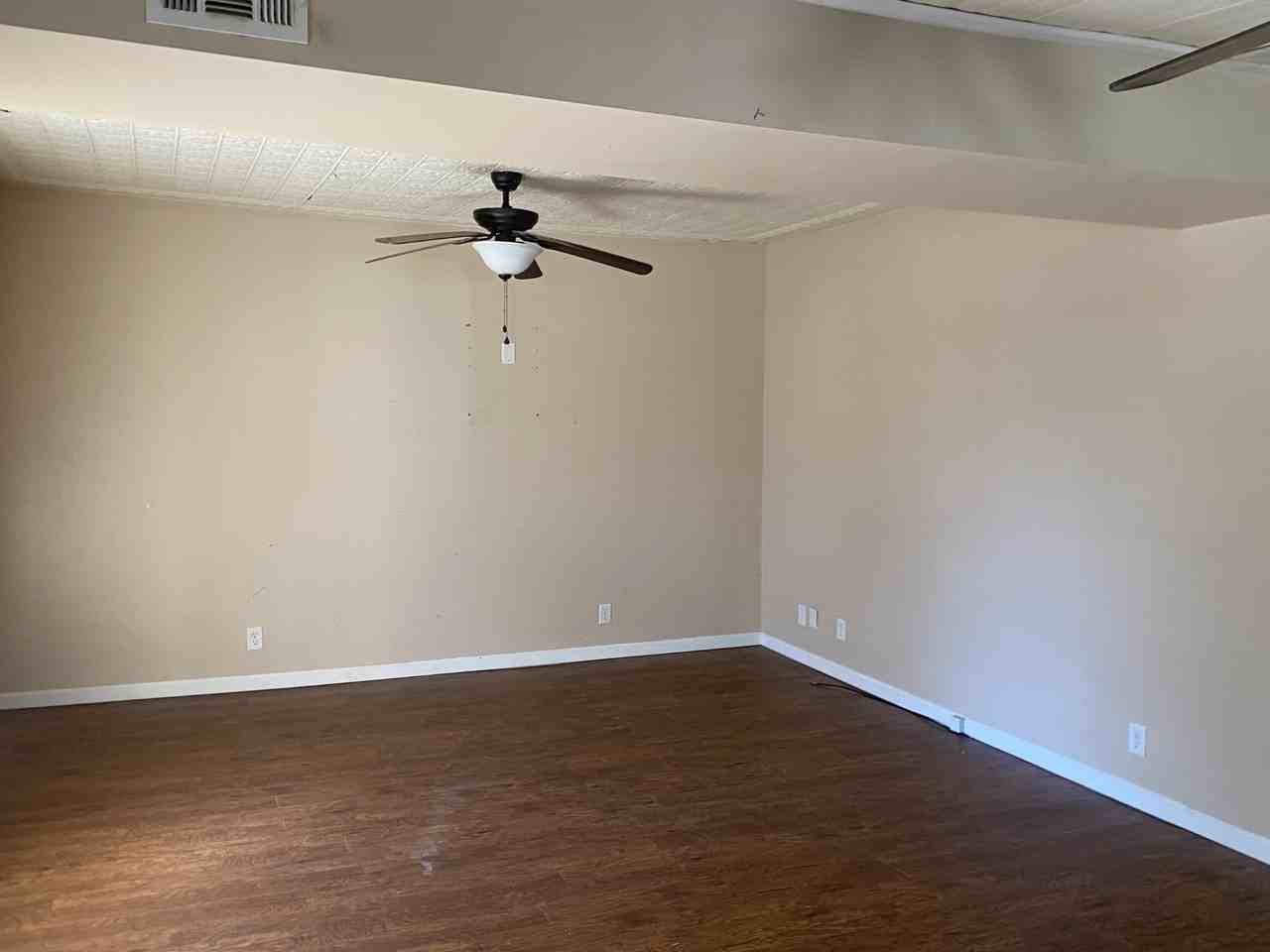 113 E Sand St #NA - Photo 3 of 9