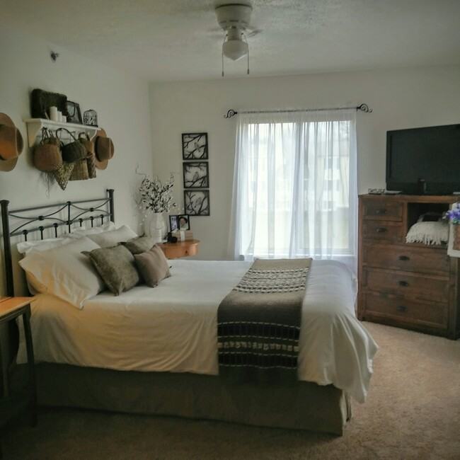 300 Trealout Dr #400-22 - Photo 2 of 7