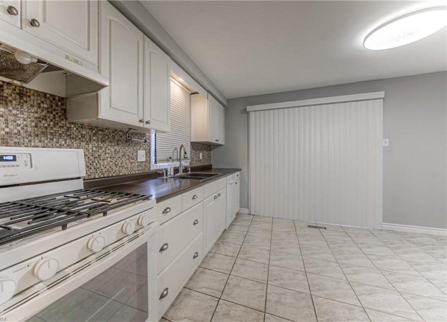 28 Underhill Crescent #11 - Photo 3 of 25