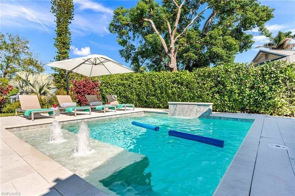 10690 8th Street North - Photo 2 of 29