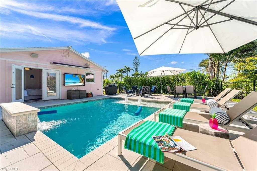 10690 8th Street North - Photo 3 of 29