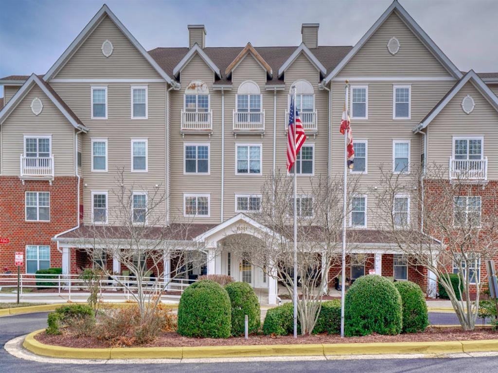 HOC at Willow Manor LLC - Photo 5 of 46