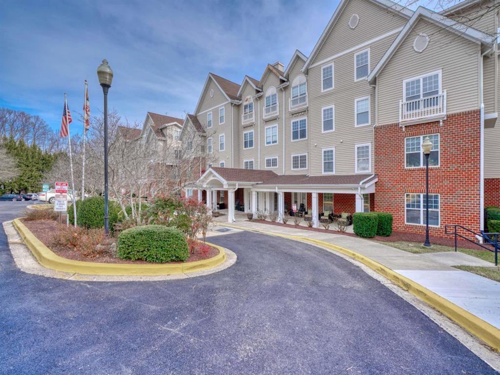 HOC at Willow Manor LLC - Photo 7 of 46