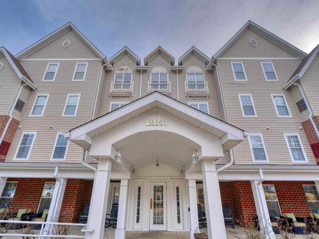 HOC at Willow Manor LLC - Photo 4 of 46