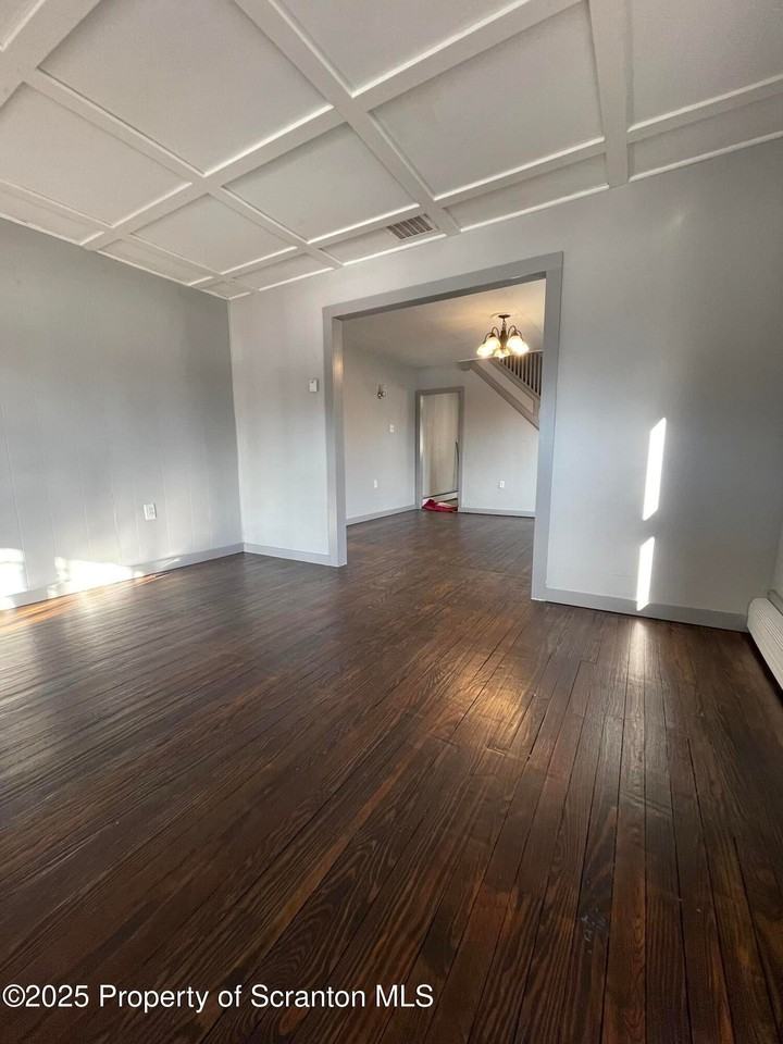 459 Traviss Aly - Photo 4 of 15