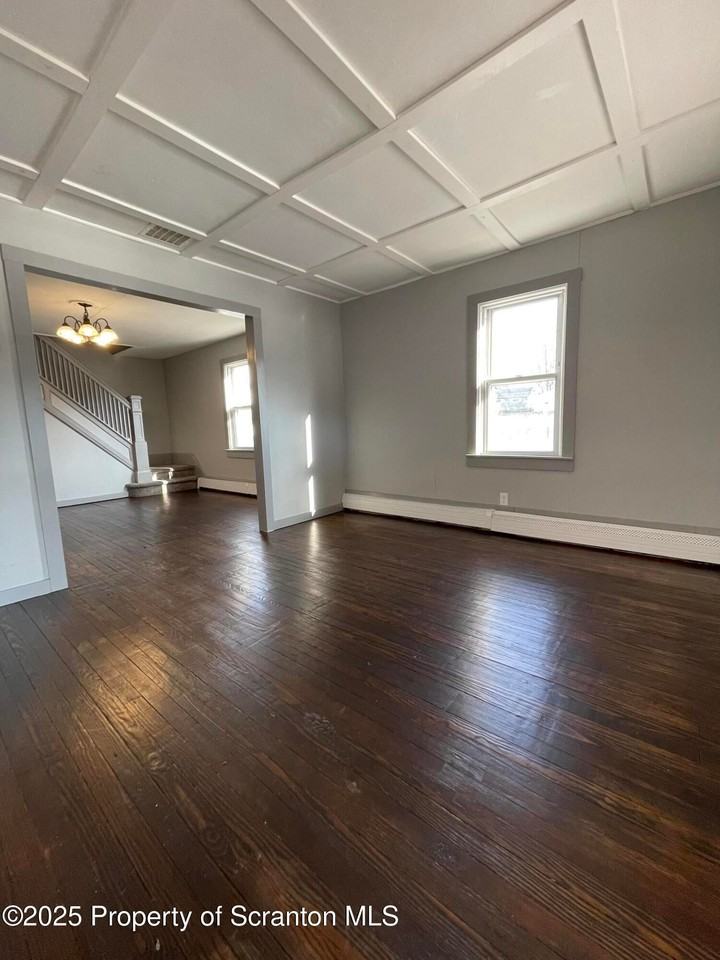 459 Traviss Aly - Photo 5 of 15