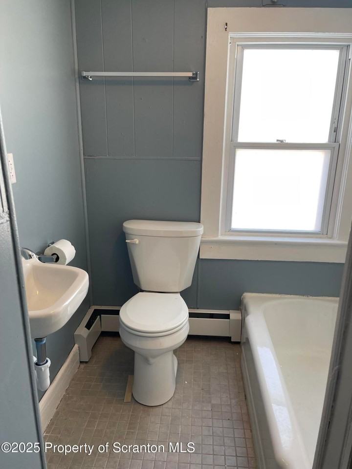 459 Traviss Aly - Photo 6 of 15