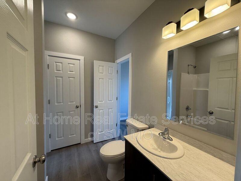 1478 S Shayla Ave - Photo 4 of 12