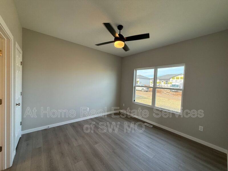 1478 S Shayla Ave - Photo 5 of 12