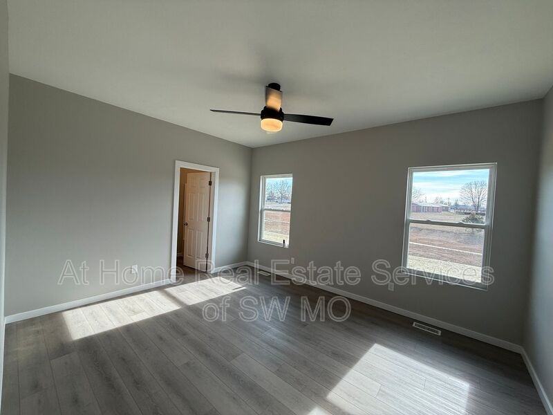 1478 S Shayla Ave - Photo 7 of 12