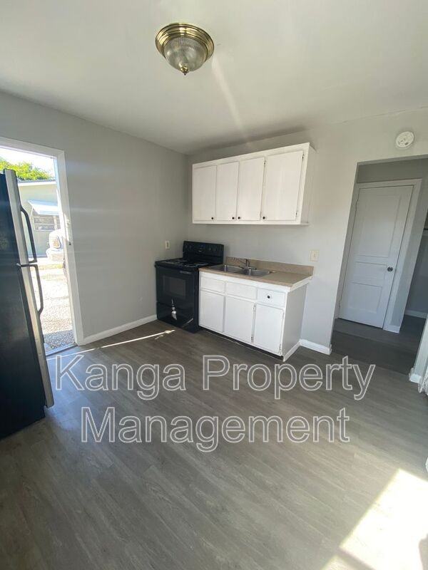 912 11th Ave N - Photo 6 of 19