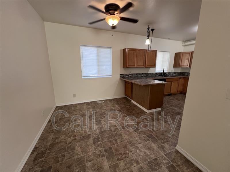 11122 E Valleyway Ave - Photo 3 of 15