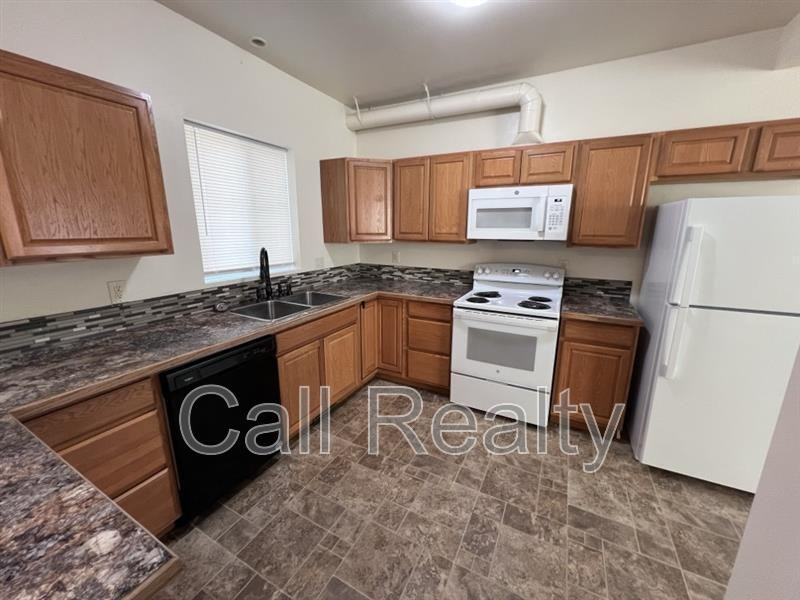 11122 E Valleyway Ave - Photo 5 of 15