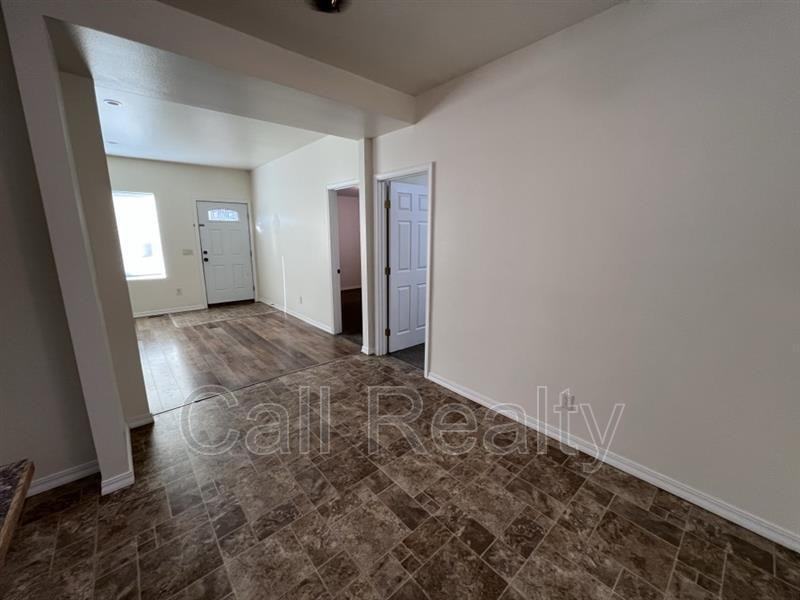 11122 E Valleyway Ave - Photo 6 of 15