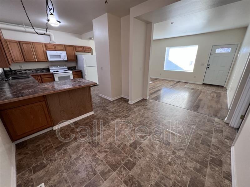 11122 E Valleyway Ave - Photo 7 of 15