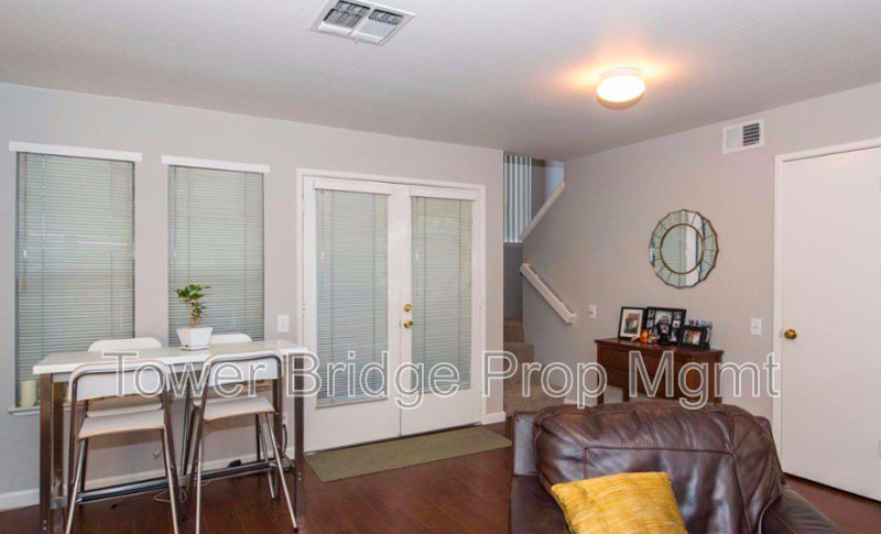 2410 G St #B - Photo 5 of 12