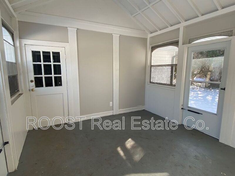 111 W Harding Rd - Photo 2 of 18