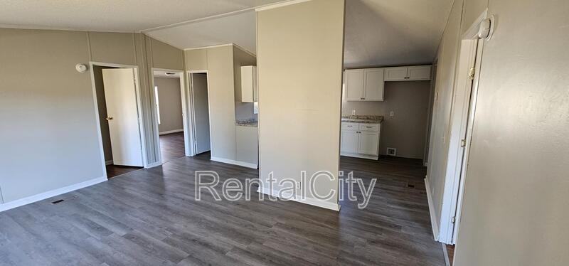 122 N West St - Photo 3 of 14