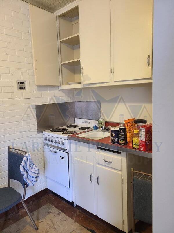 305 S 10th St #18 - Photo 3 of 9
