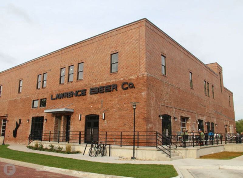 826 Pennsylvania St - Photo 2 of 22