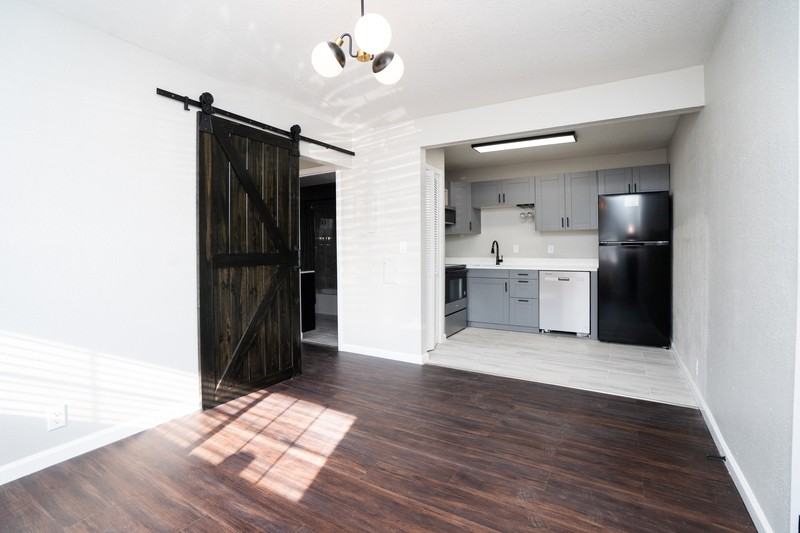 1244 Ohio St - Photo 2 of 12