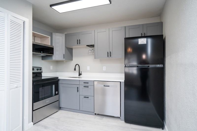 1244 Ohio St - Photo 3 of 12