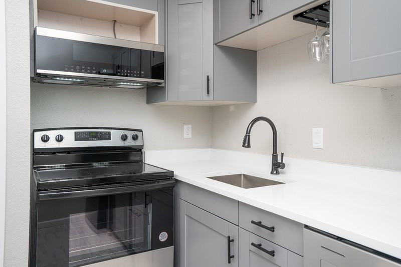 1244 Ohio St - Photo 4 of 12