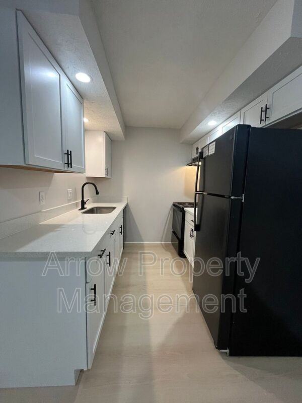 3341 Holdrege St #2 - Photo 3 of 10