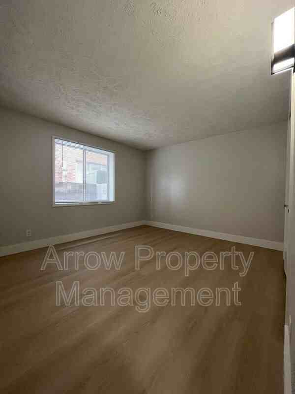 3341 Holdrege St #2 - Photo 6 of 10