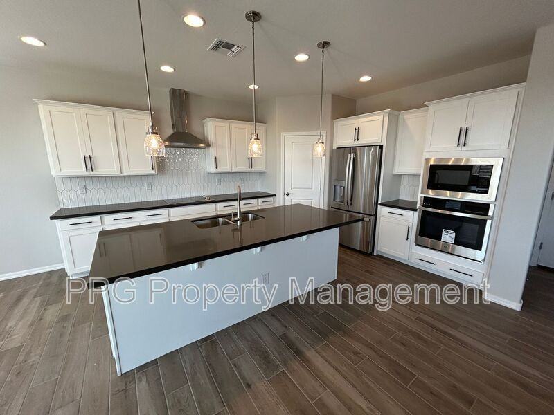 16765 W Desert Meadow Dr - Photo 3 of 25