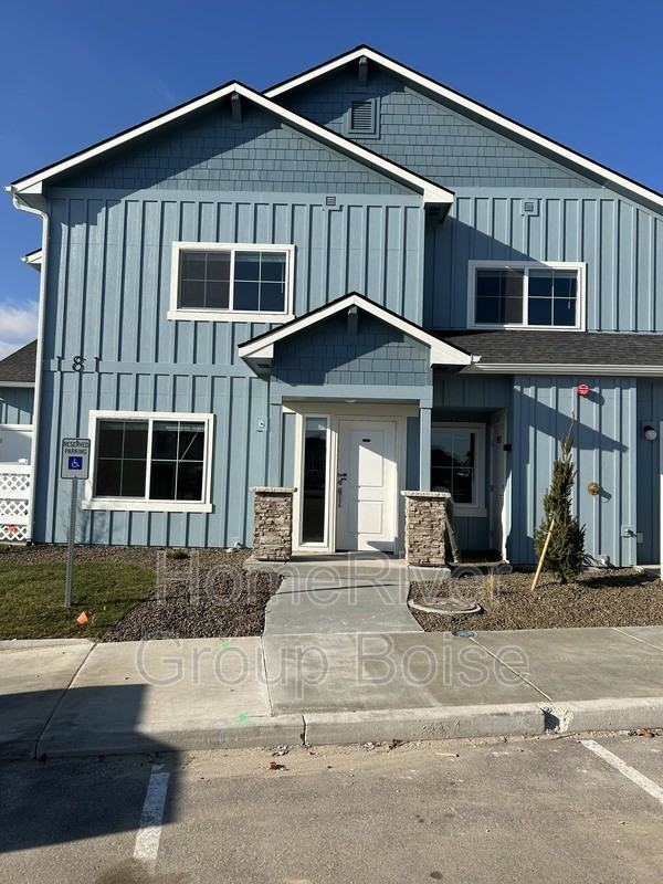 225 S Roaming Ln #102