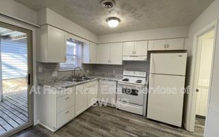 featured image of 3339 E Linwood St