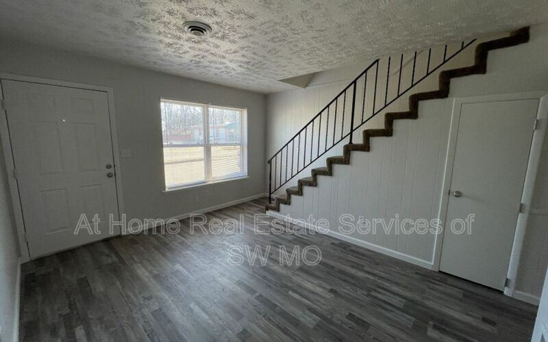 3339 E Linwood St - Photo 5 of 10