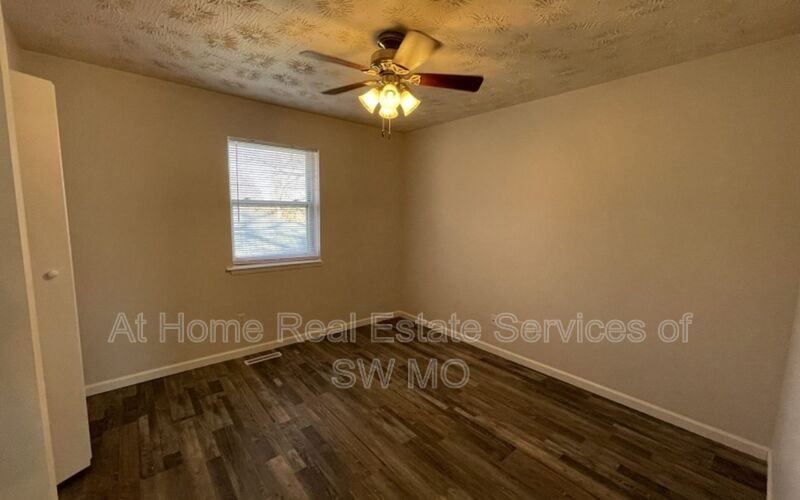 3339 E Linwood St - Photo 6 of 10