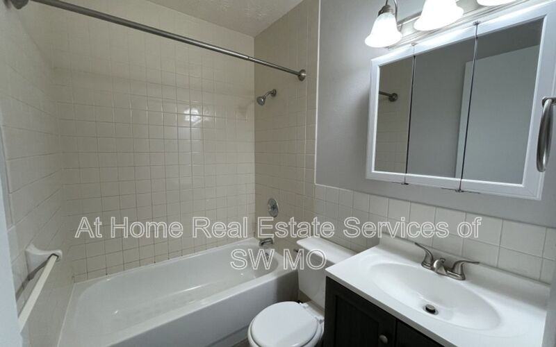 3339 E Linwood St - Photo 7 of 10