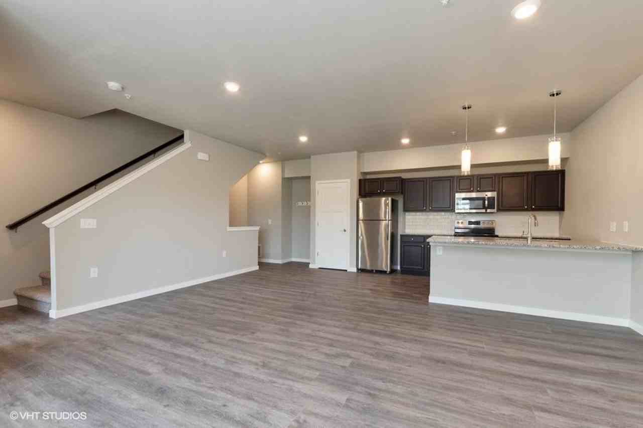 Buffalo Ridge Townhomes - Photo 4 of 14