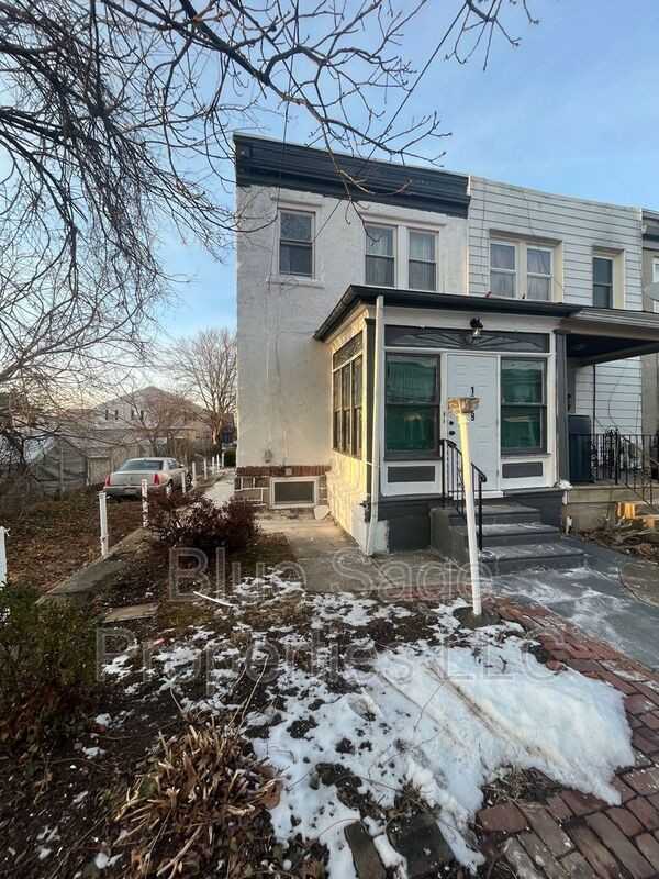 1019 Hollywood Pl - Photo 2 of 22